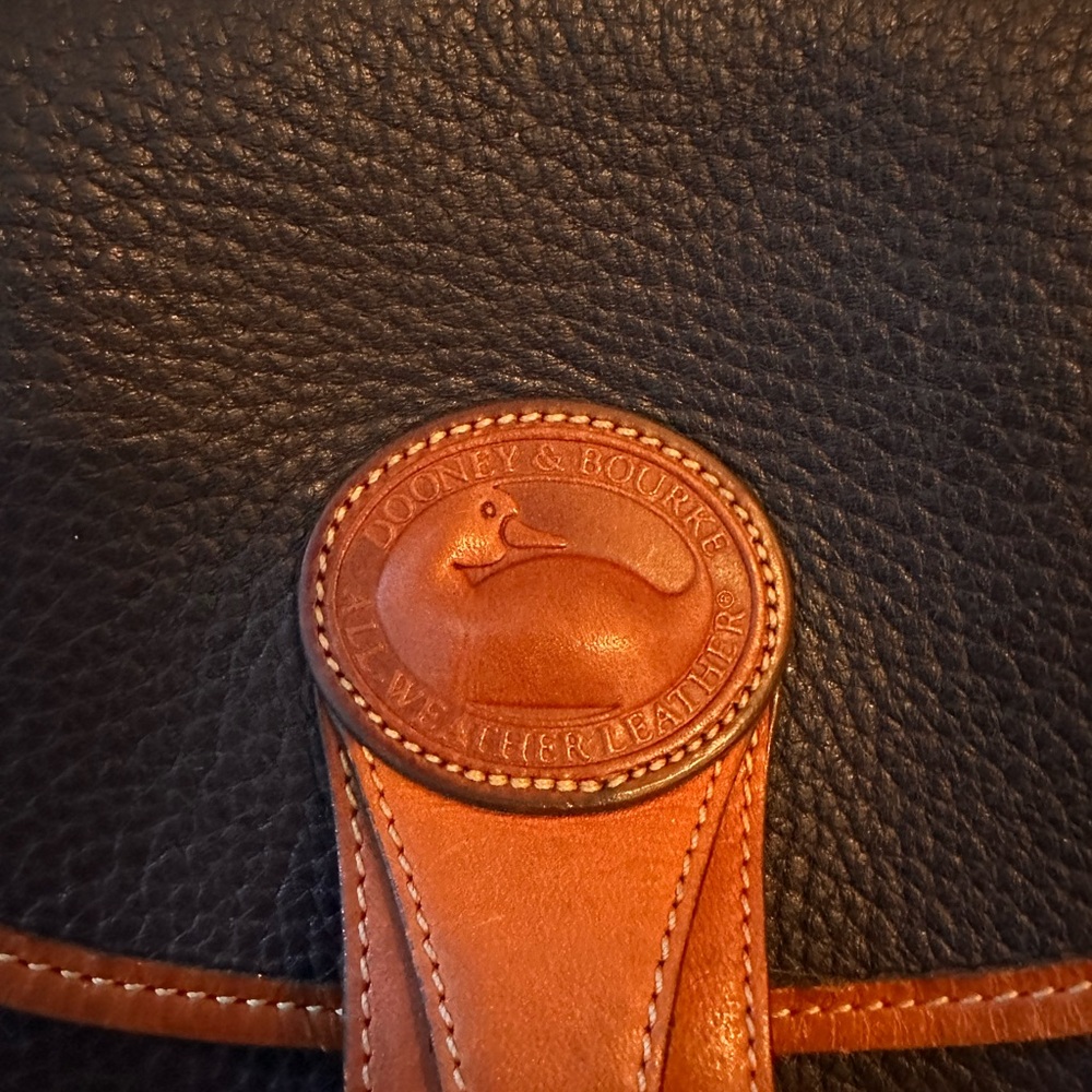 Dooney & Bourke vintage crossbody bag - Picture 2 of 4